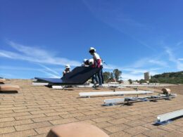 A team of GRID Alternatives volunteers working