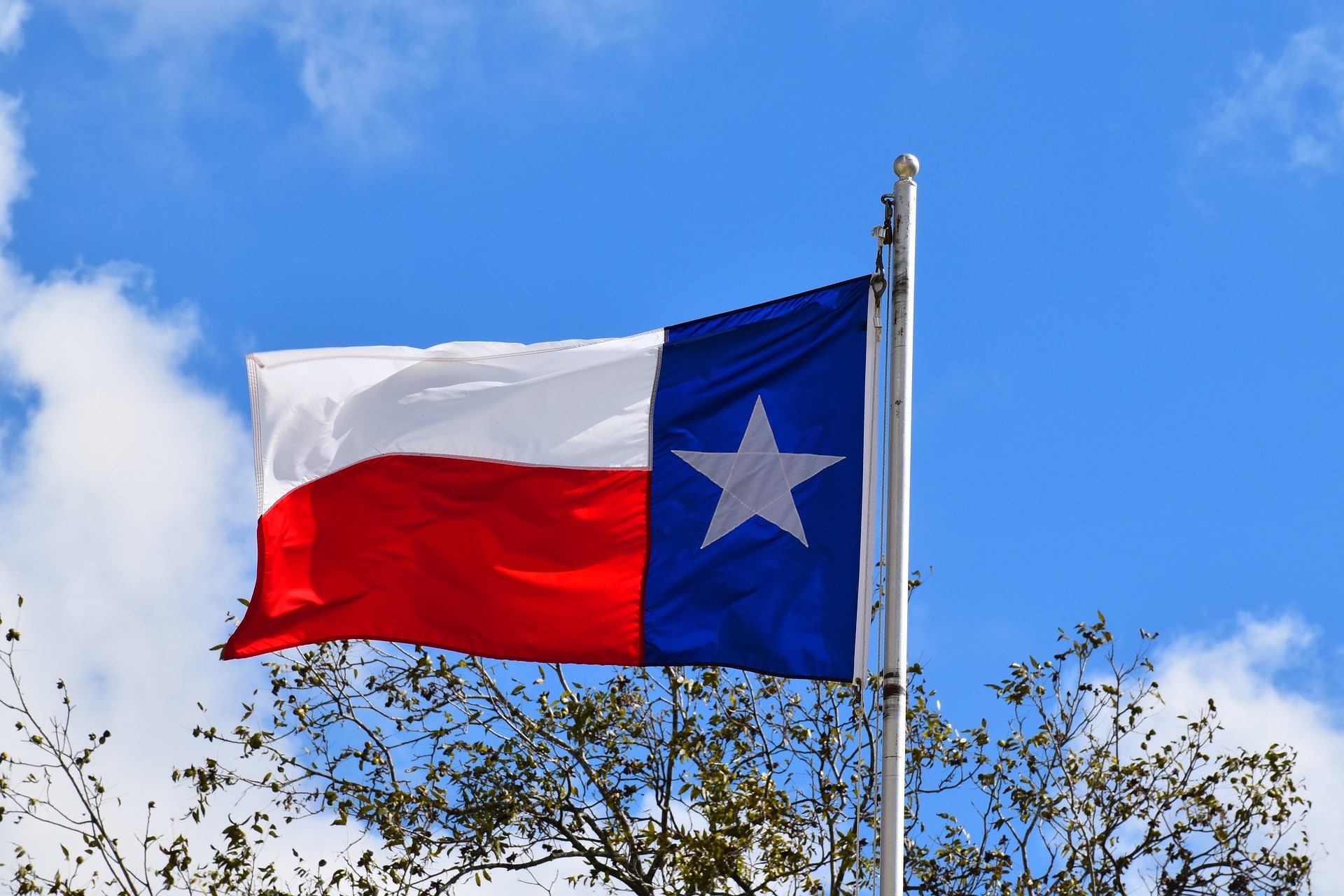Texas Senate passes bill to expedite permits for home solar, battery systems