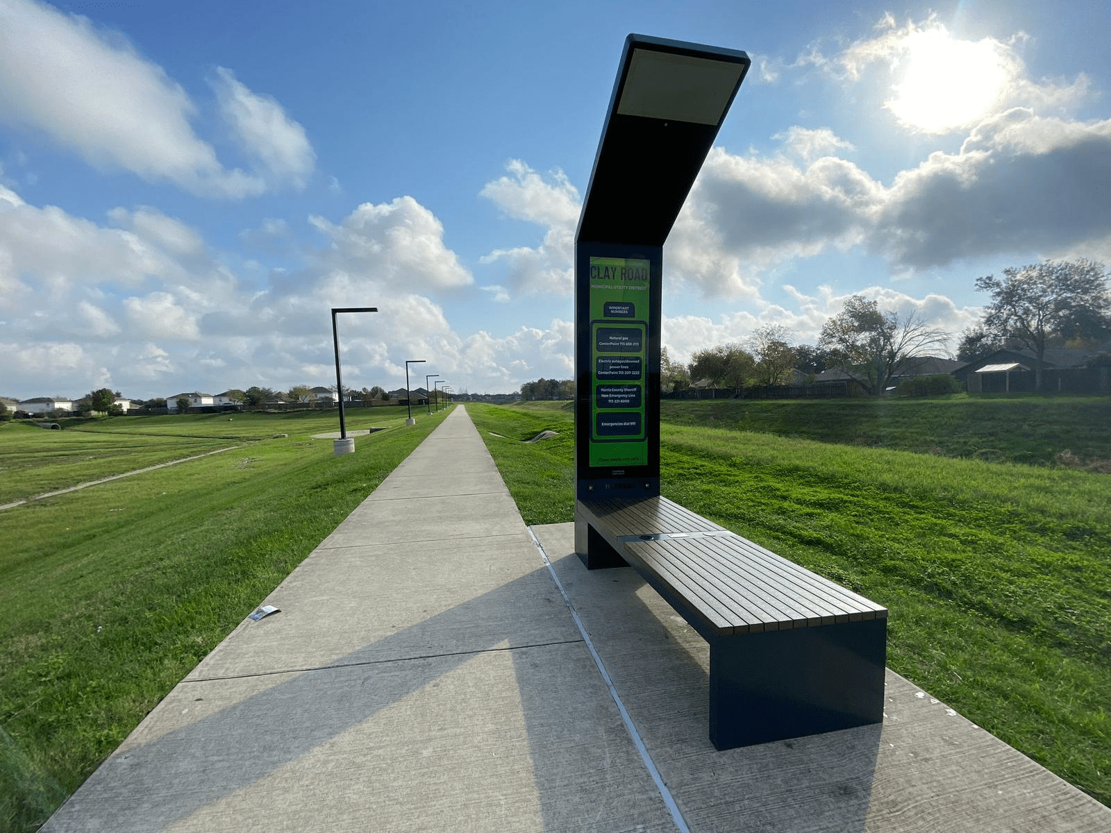 Off-grid solar bench with wireless charging and Wi-Fi – pv magazine USA