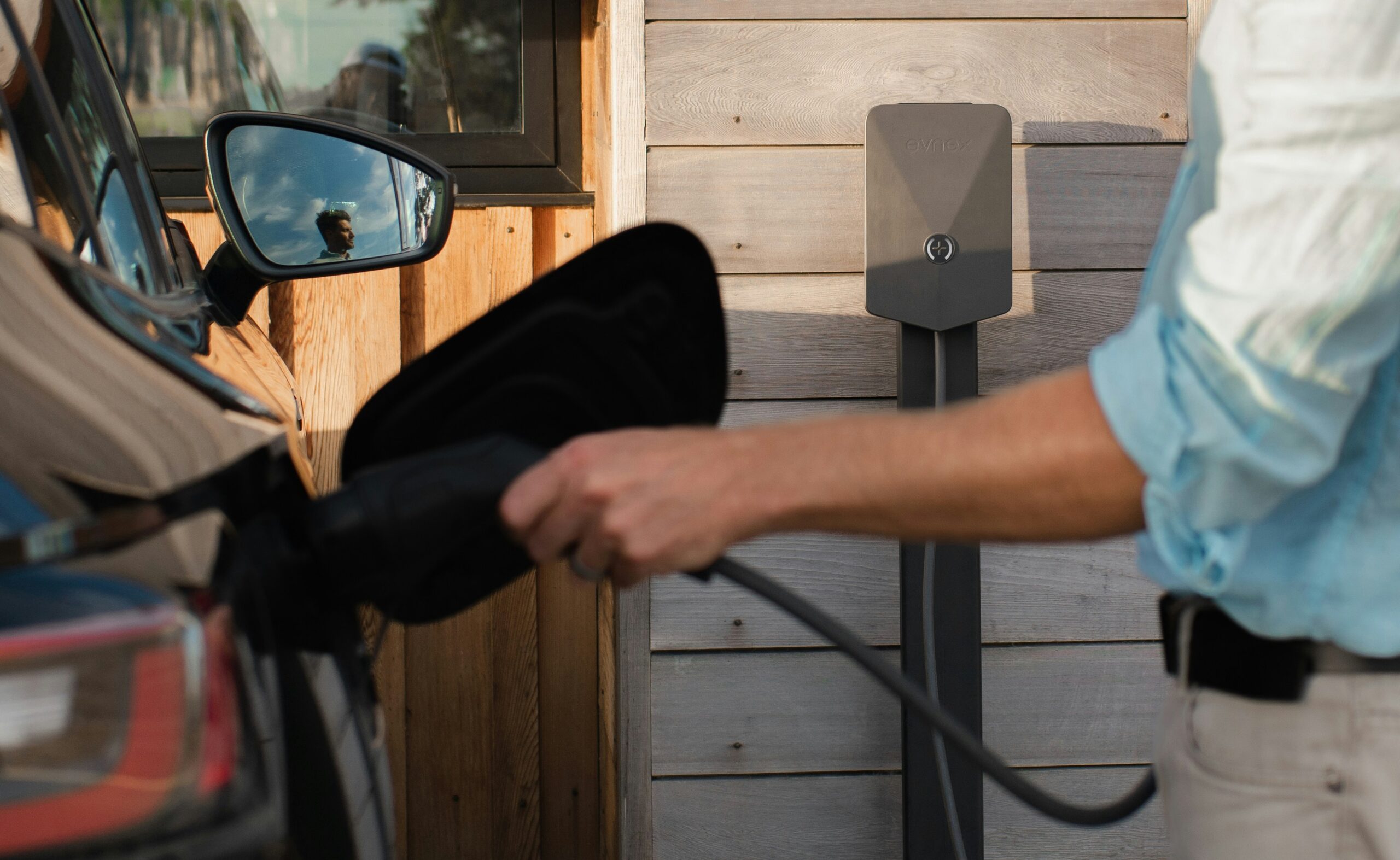 Electric vehicles: Grid problem or grid solution?