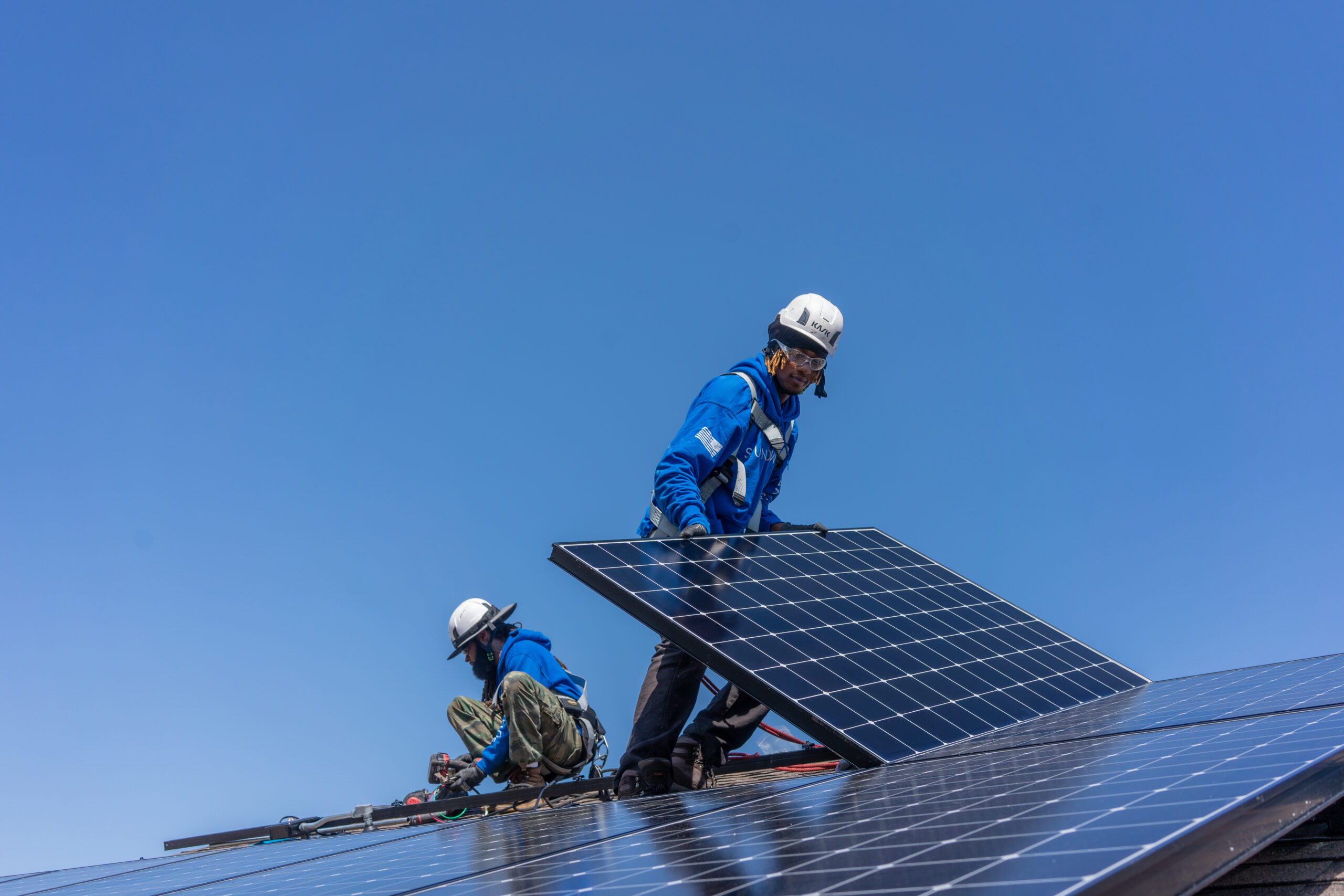 SunPower rectifies Nasdaq noncompliance, reports first profitable quarter in four years