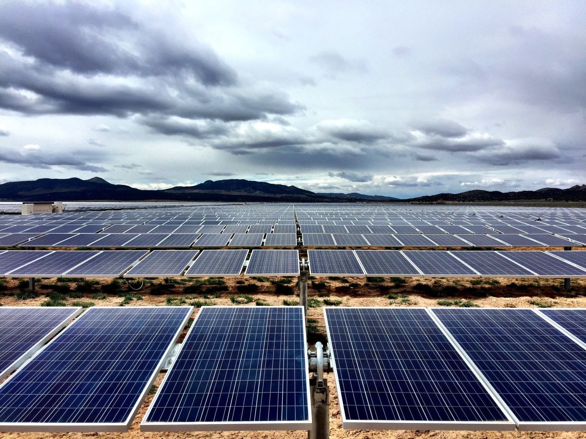 U.S. installs 4.4 GW of utility-scale solar in Q1 2025, retracting about 30%