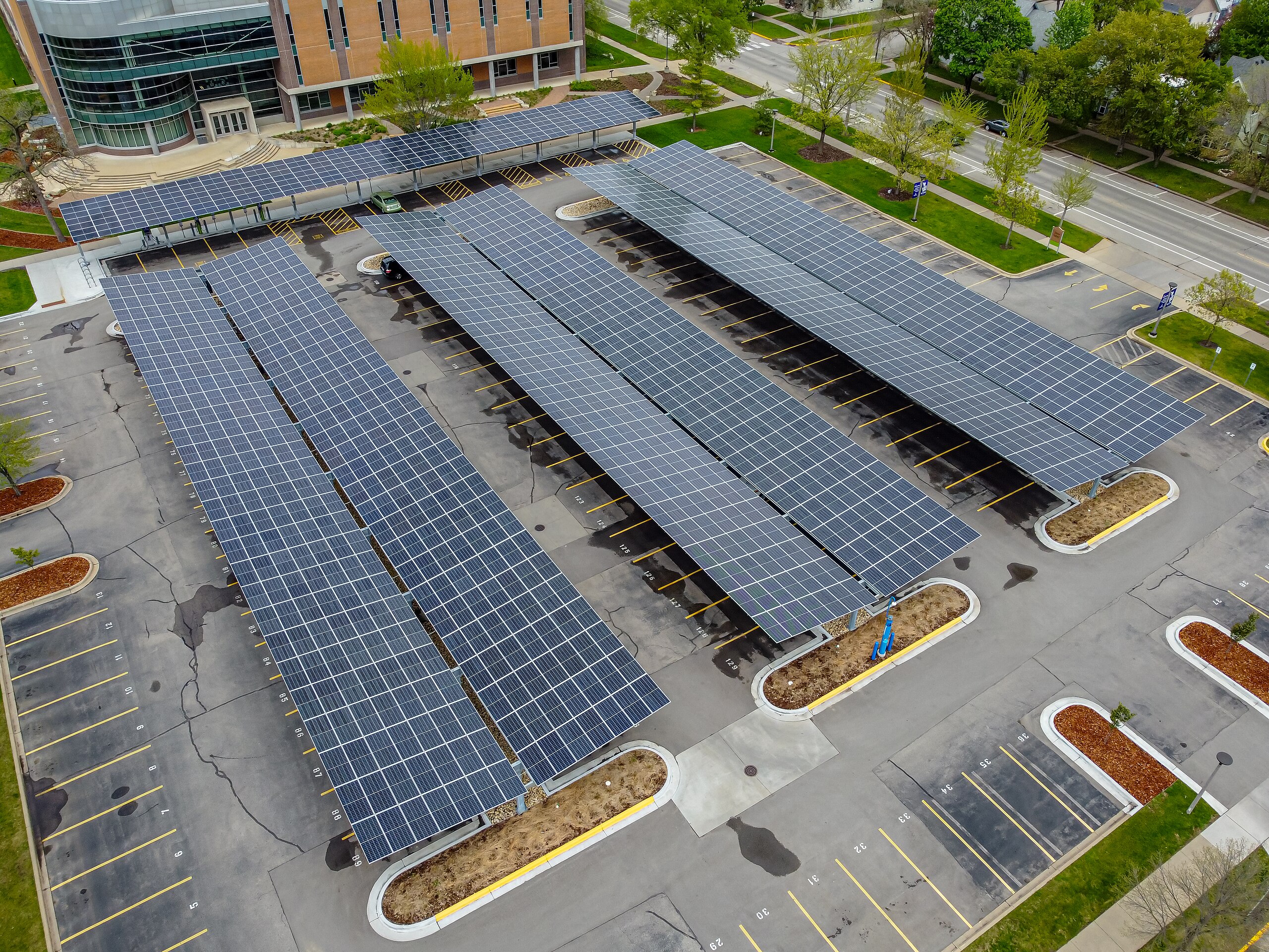 Global solar corporate funding declines 39% in the first half of 2025