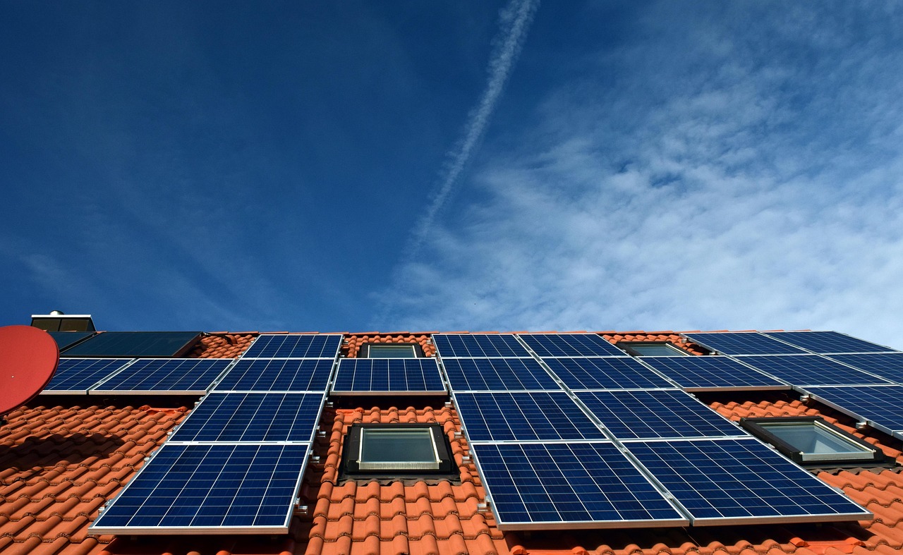 California scores victory for rooftop solar owners, retaining contracts on home sale