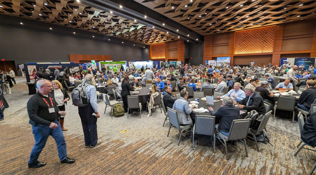 People gathered around lunch tables at the NABCEP conference